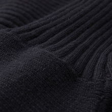 優(yōu)雅隨行，舒適恒久 佐丹奴經(jīng)典黑色開襟針織衫的日常美學(xué)